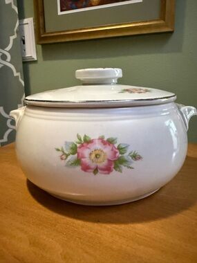 Vintage Hall’s Superior Casserole Bowl - 1945